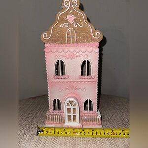 Cupcakes and cashmere house